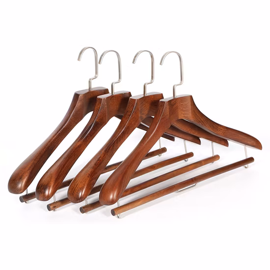 Negozio di abbigliamento per abiti all'ingrosso Appendiabiti in legno Inspring multicolore nero Appendiabiti per hotel a spalla larga in legno di cedro di alta qualità